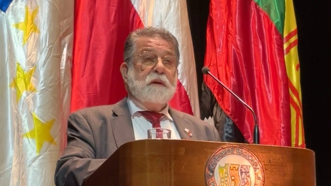 Gobernador Regional de Los Ríos durante una intervención pública